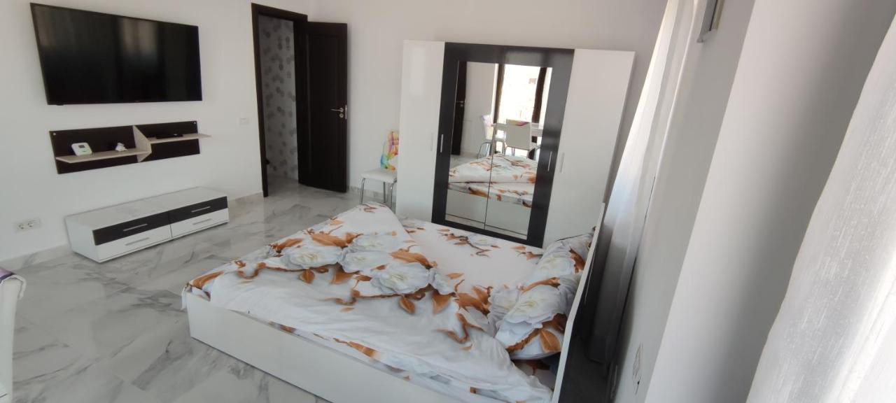 Naya Apartament
