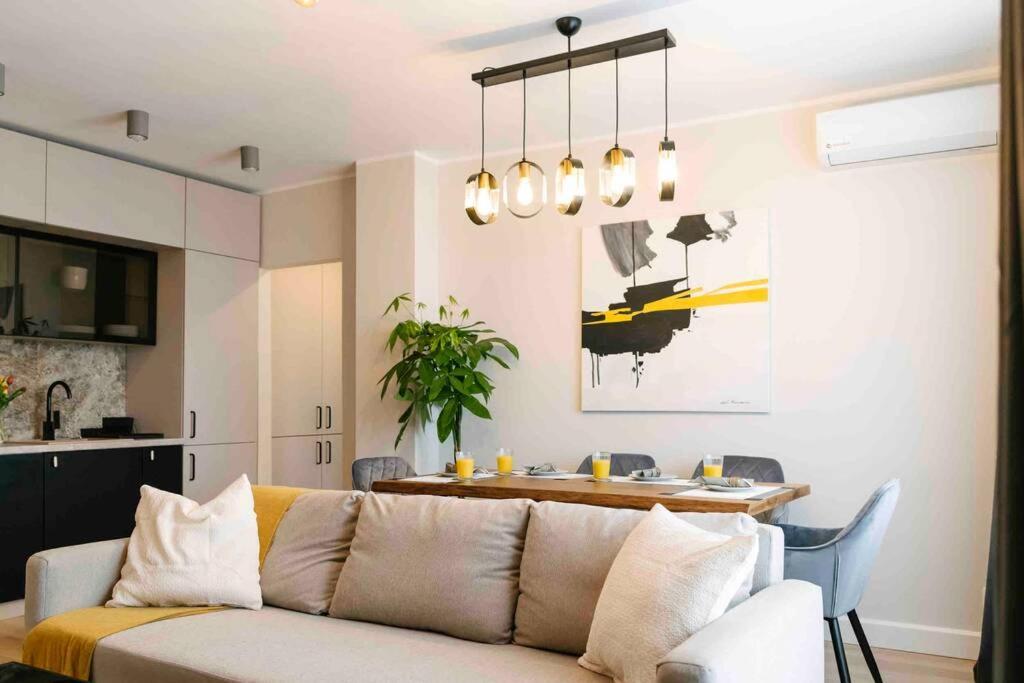 Sunny 2br Flat-top Location-amazing Views Bucureşti