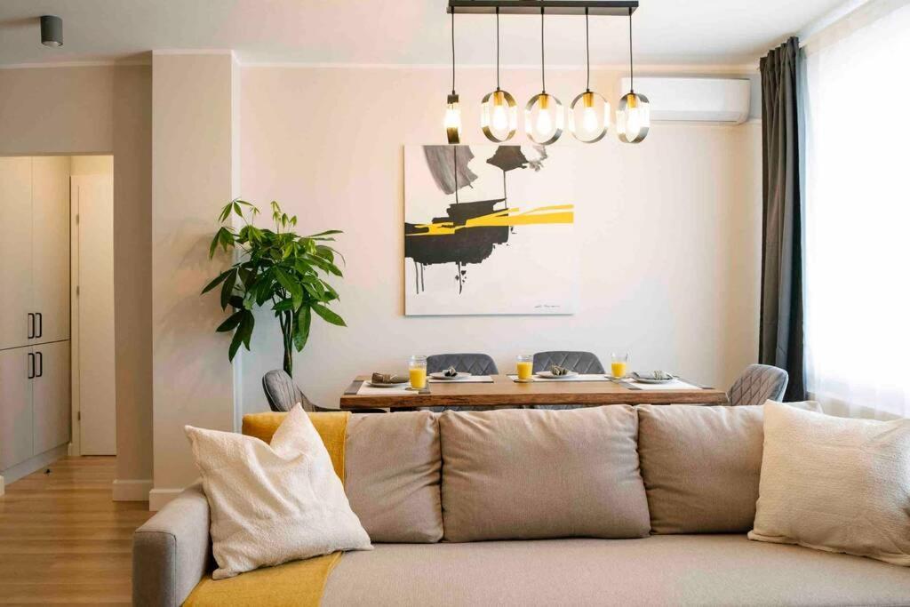 Sunny 2br Flat-top Location-amazing Views Bucureşti
