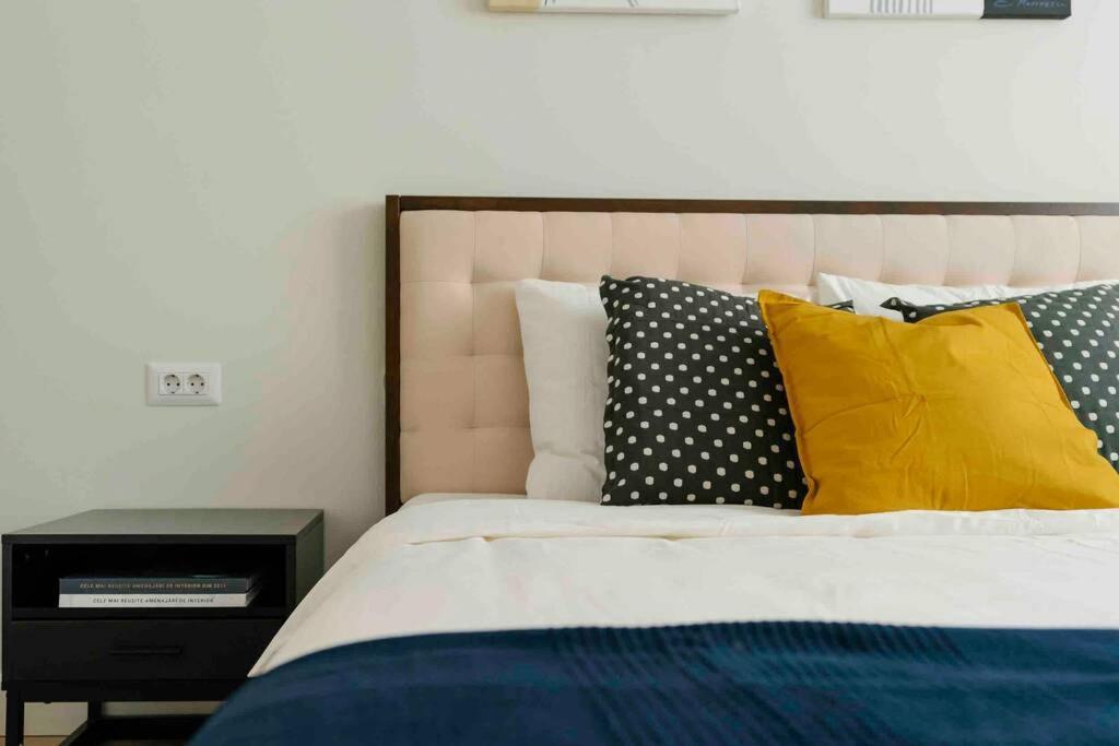 Apartament Sunny 2br Flat-top Location-amazing Views *