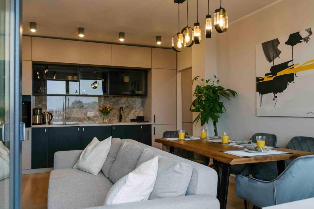 Apartament Sunny 2br Flat-top Location-amazing Views *