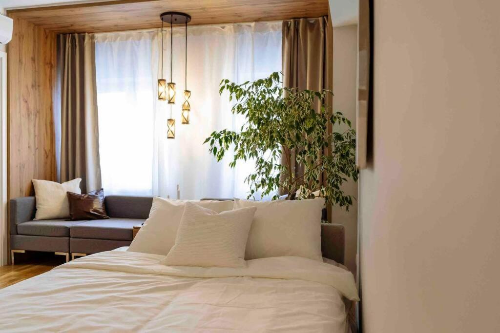 Stunning Views 2br Intercontinental Flat Apartment Bucharest