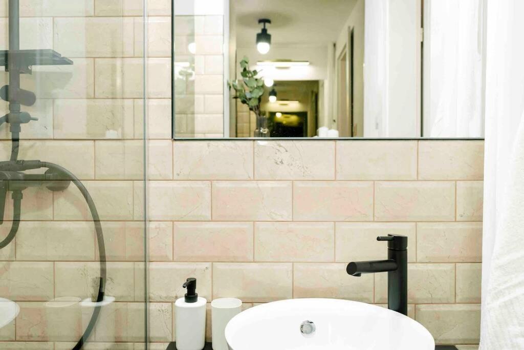 Apartament Sunny 2br Flat-top Location-amazing Views Bucureşti