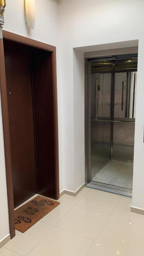 Apartment Centru Unirii Luxury Vip Apartment: Spacious 2-room With Heated Parking