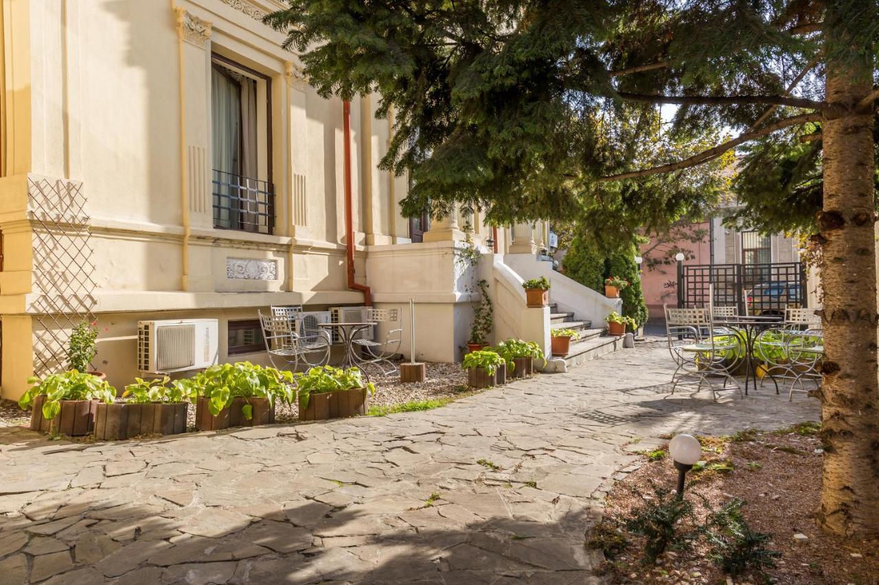One Terrace Apartment *