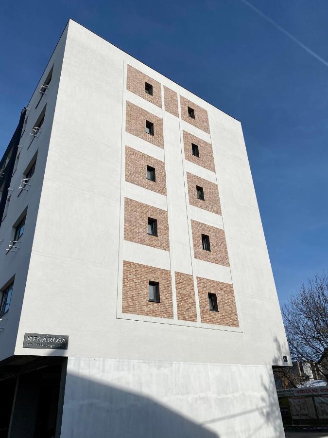 Apartment Mega Rossa *