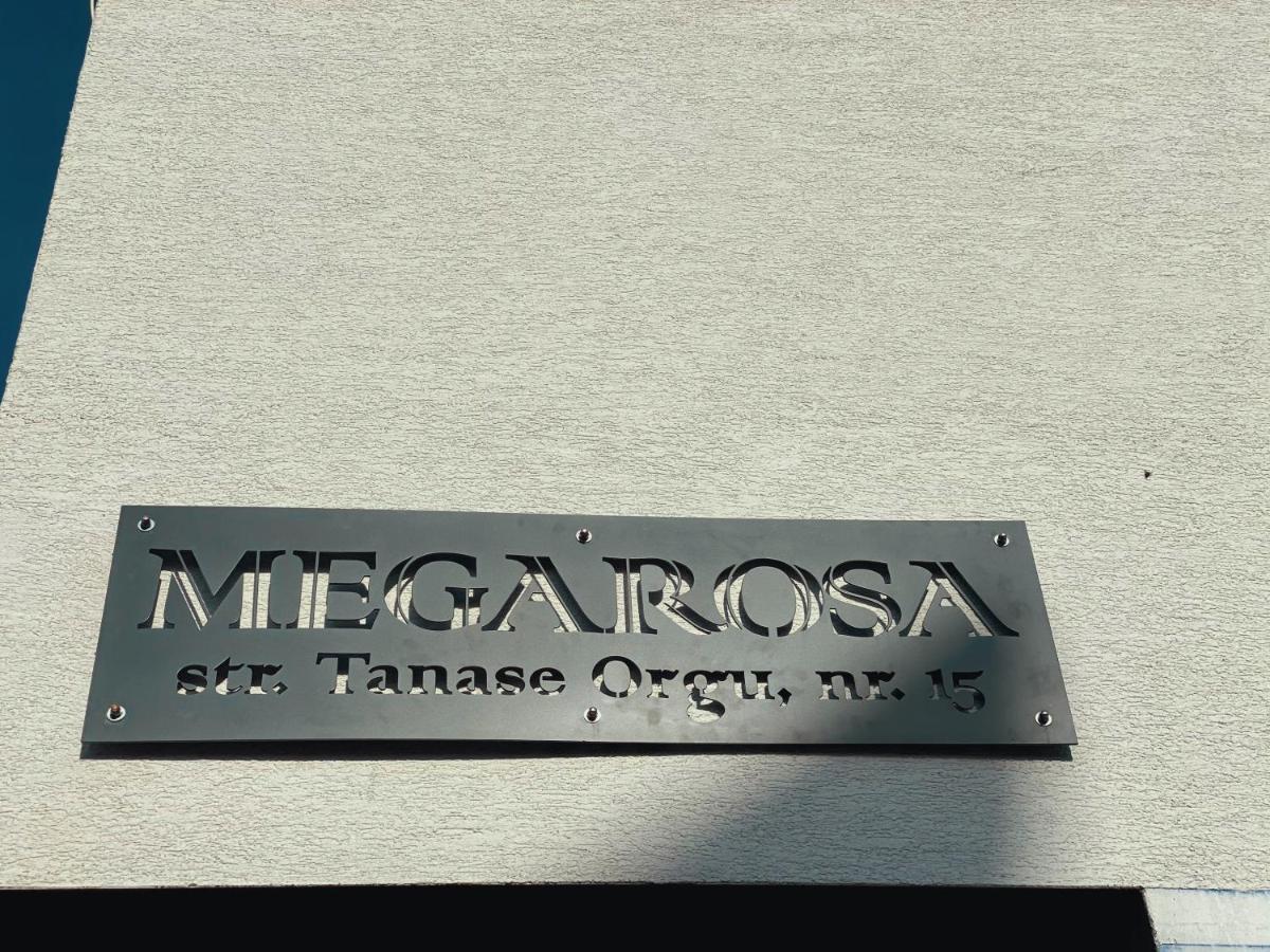 Apartment Mega Rossa *