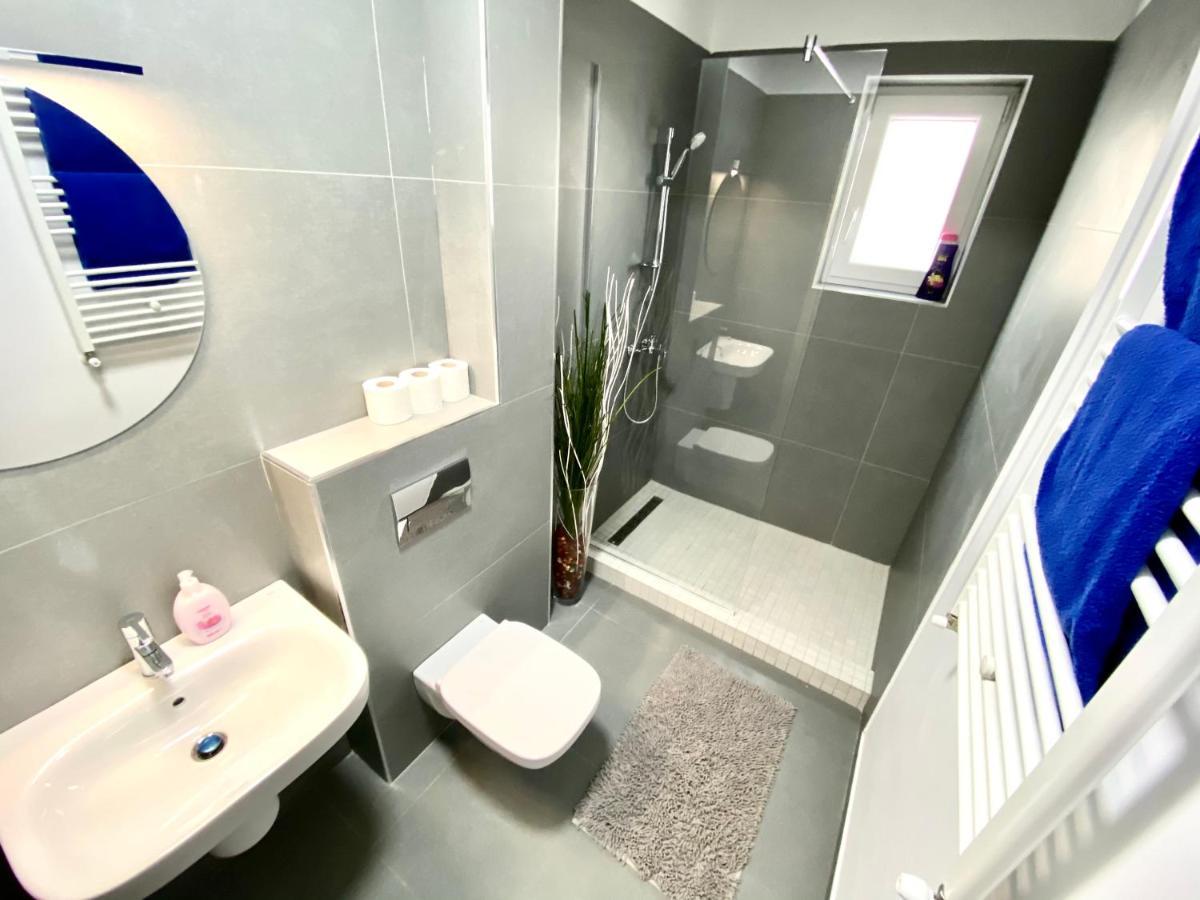 Apartment Mega Rossa *