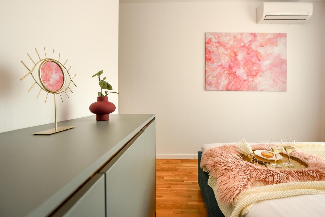 Apartament Eye Candy Romexpo 2-bedroom With Free Parking Bucureşti