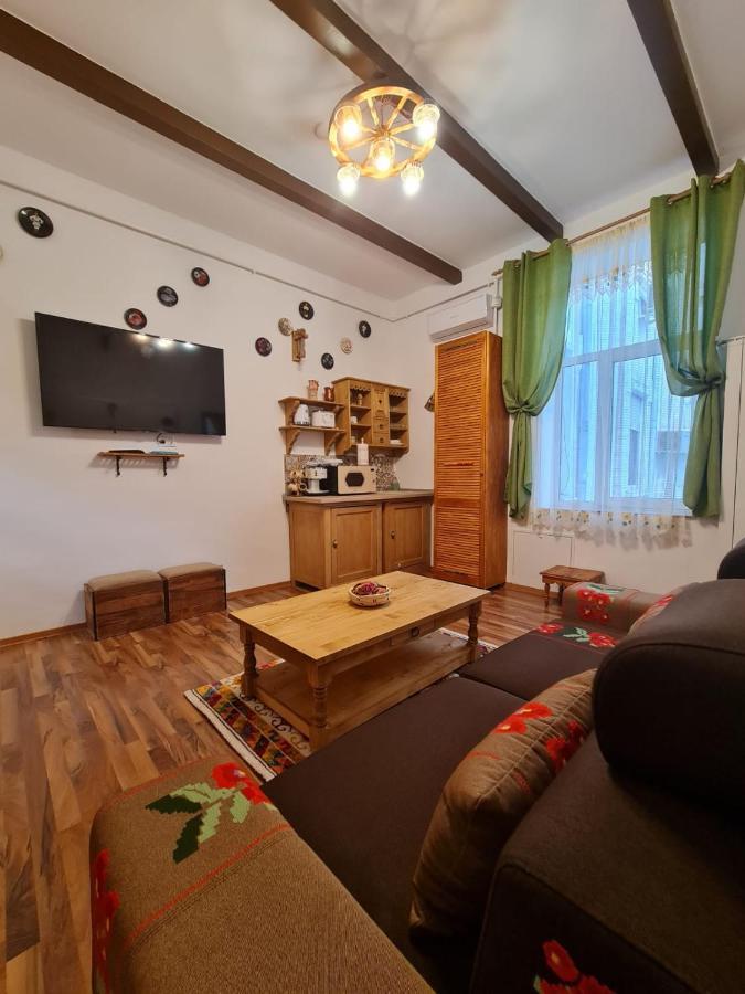 City Home Apartment *