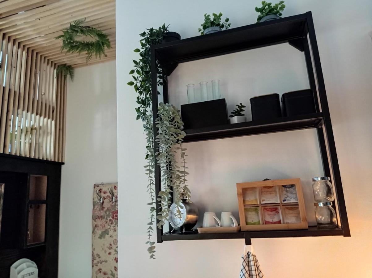 Urban Zen Den 2 *