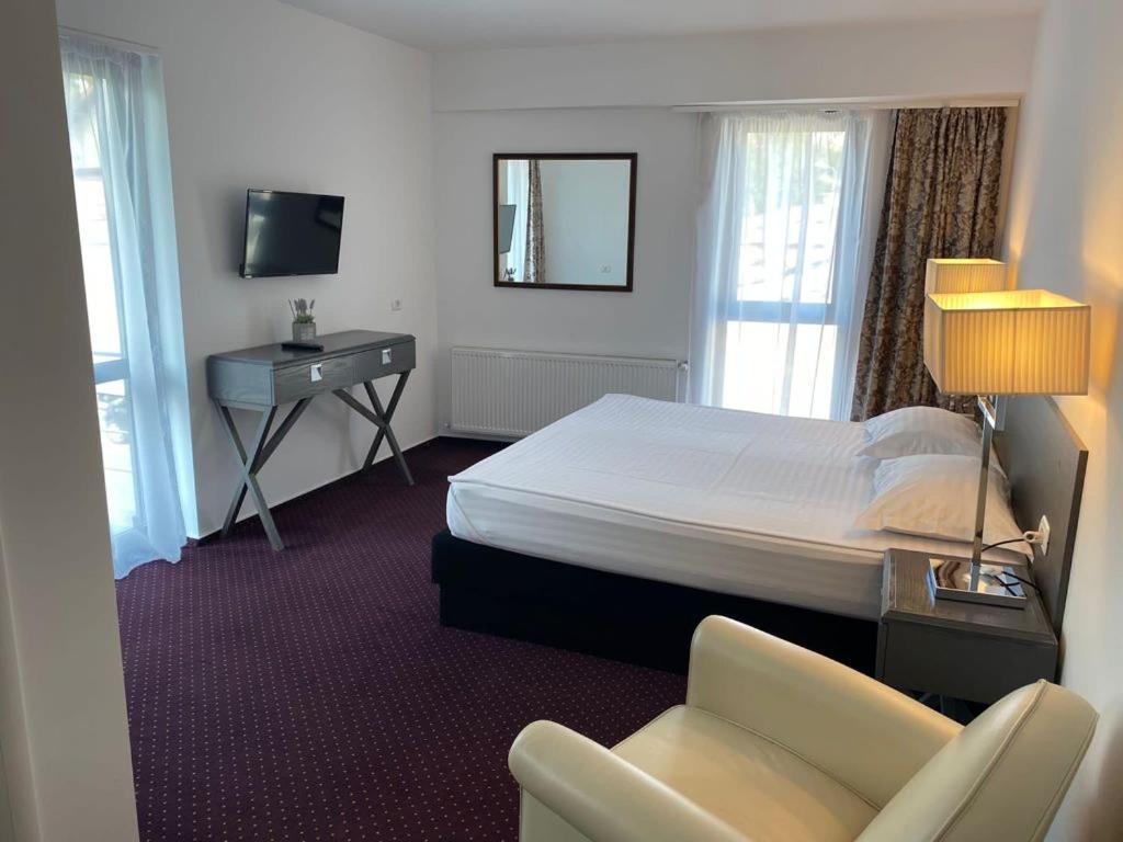 Urban 7 Aparthotel