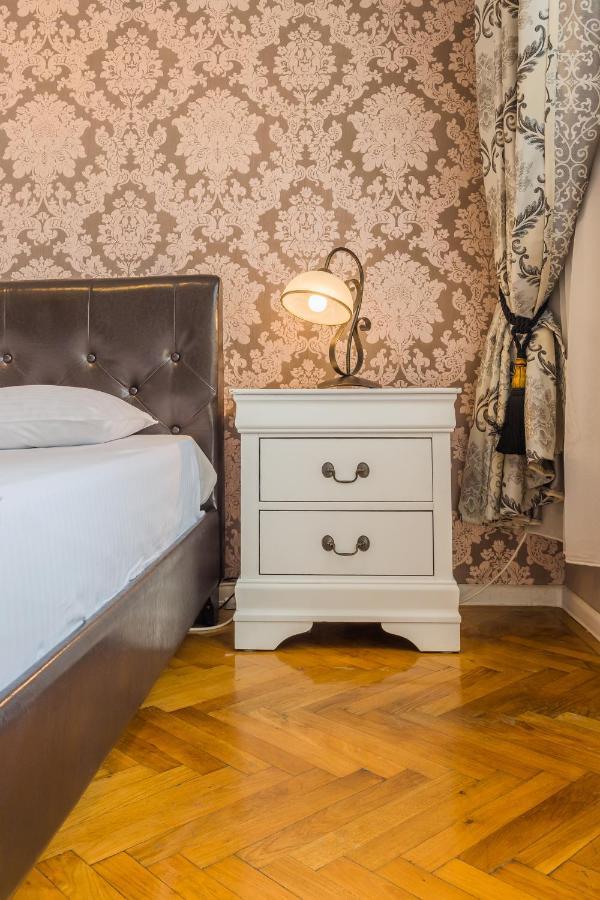 Deluxe Cismigiu Park Apartment