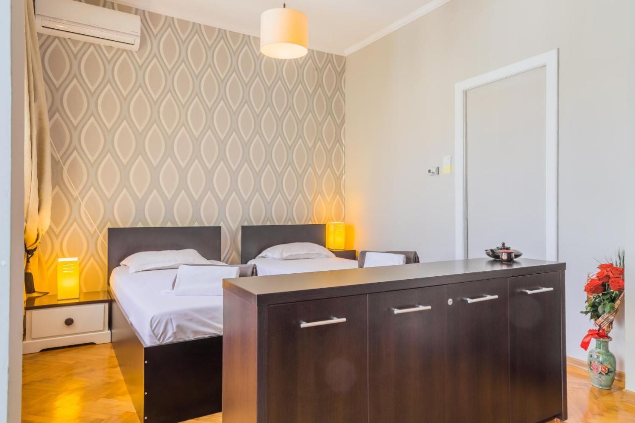Palace Cismigiu Park Apartment Bucharest