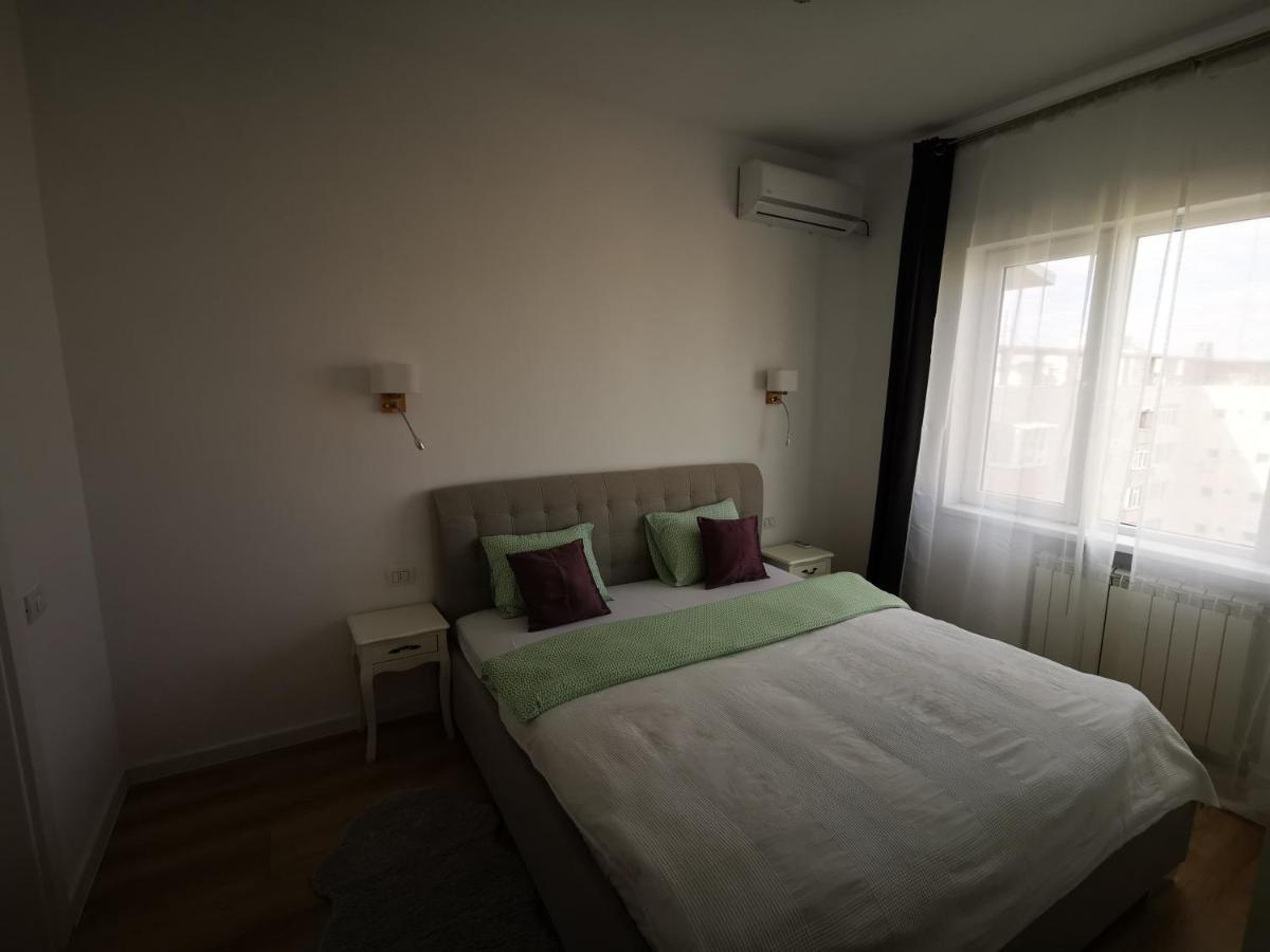 Black&white Apartment Bucharest