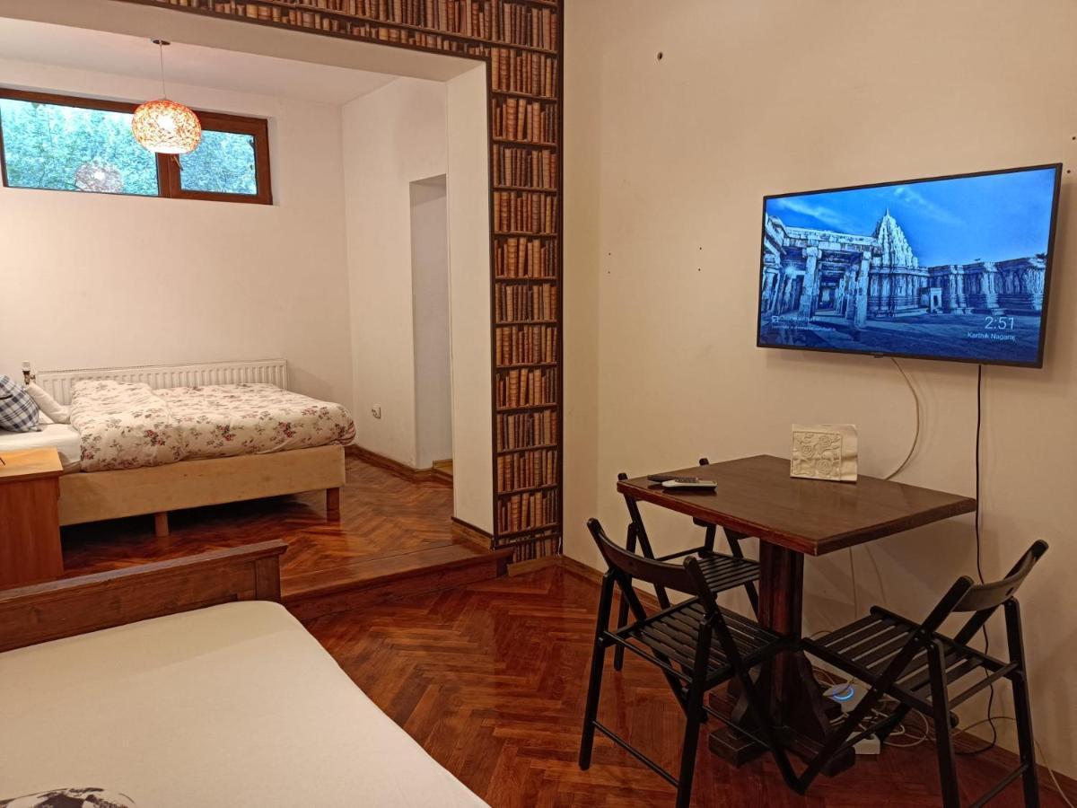 Discreet And Quiet In Of Piata Romana Apartment