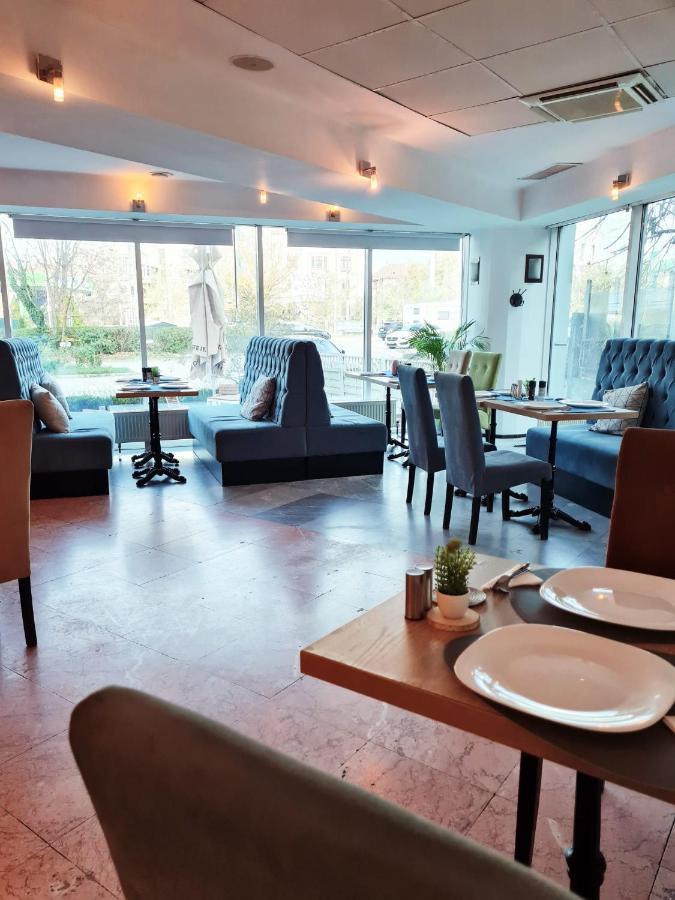 Mojo Hotel