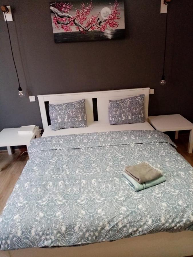 Luxus Europe In Piata Universitate * Bucharest