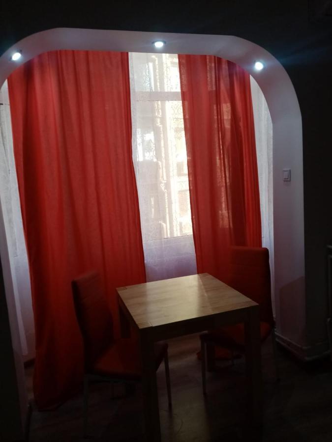 Luxus Europe In Piata Universitate * Bucharest