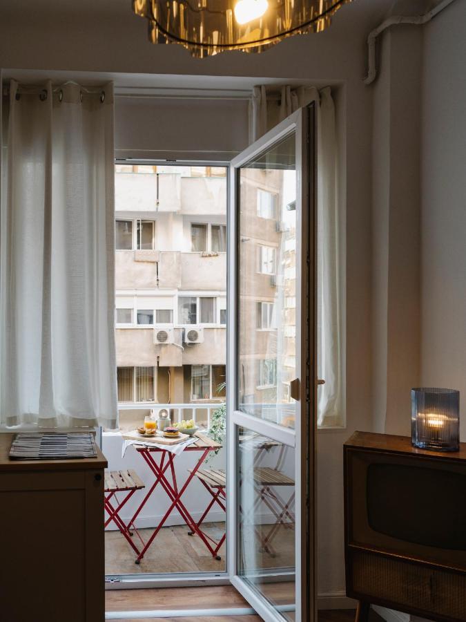 Lovely Vintage Double In Center Apartment *
