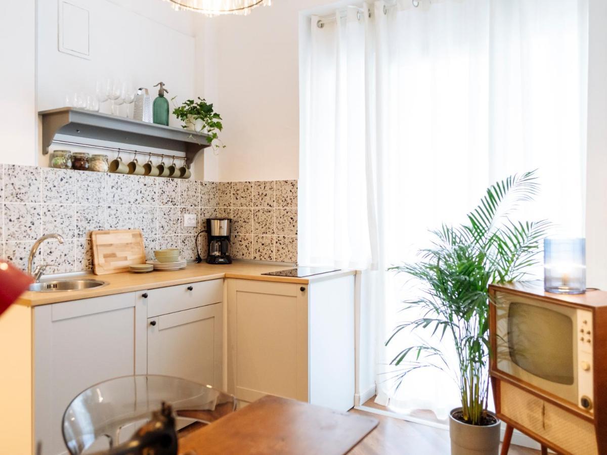 Lovely Vintage Double In Center Apartment *