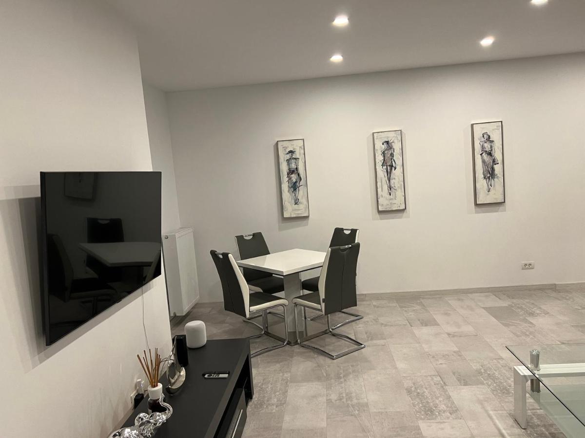 Stunning 2-room Penthouse With Lakeview W11 Apartament *