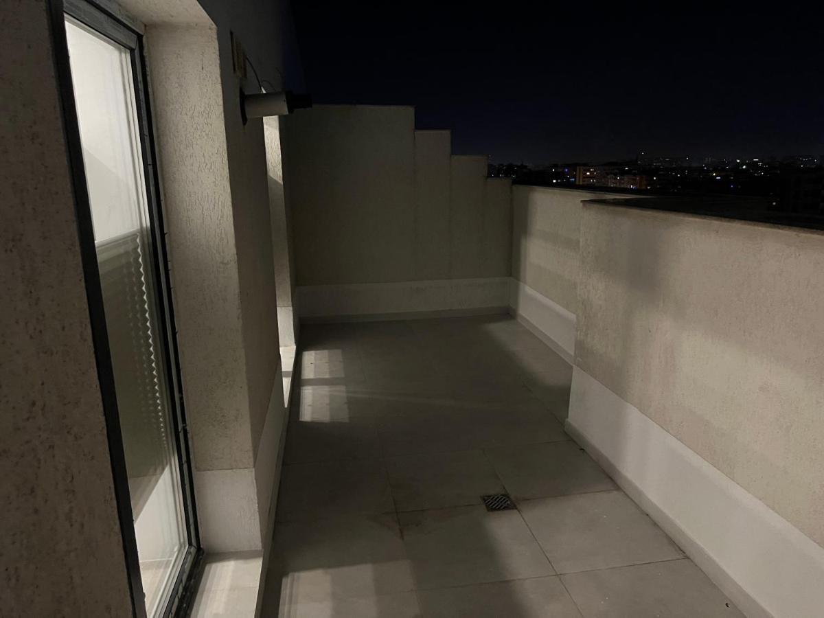 Stunning 2-room Penthouse With Lakeview W11 Apartament Bucureşti