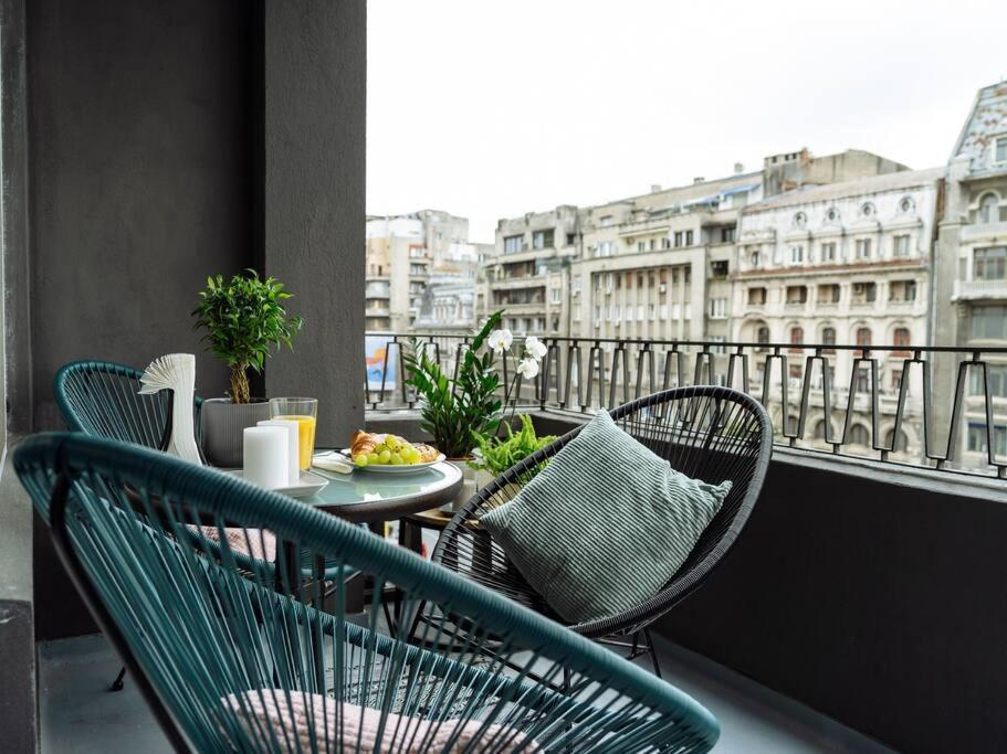 Great Views In Piata Romana *