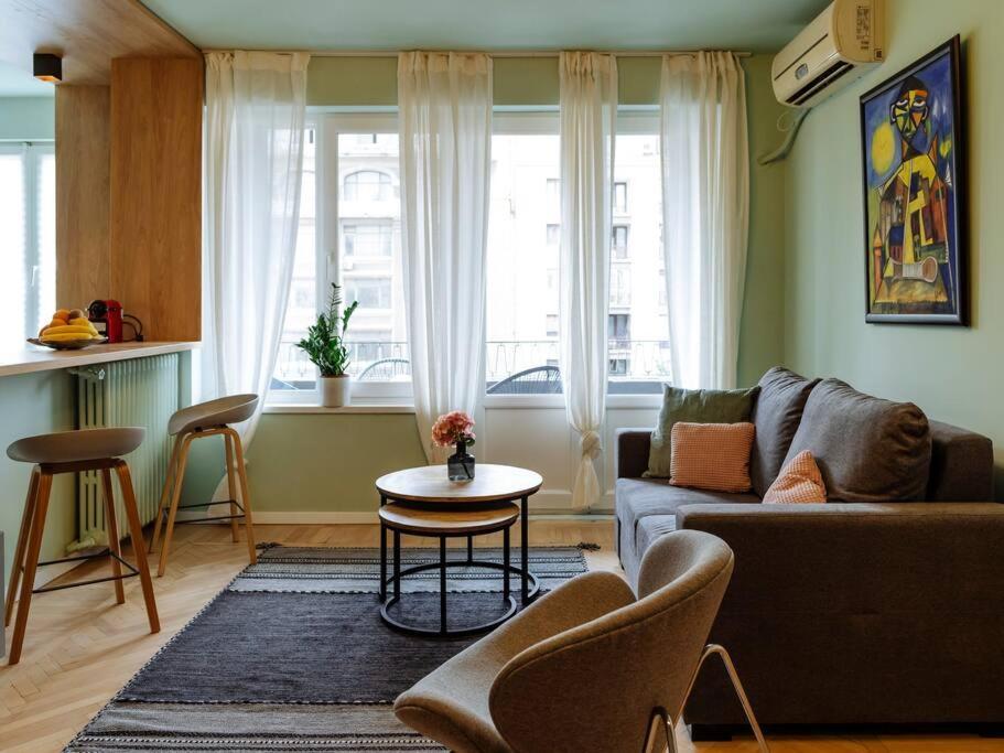 Great Views In Piata Romana Apartament