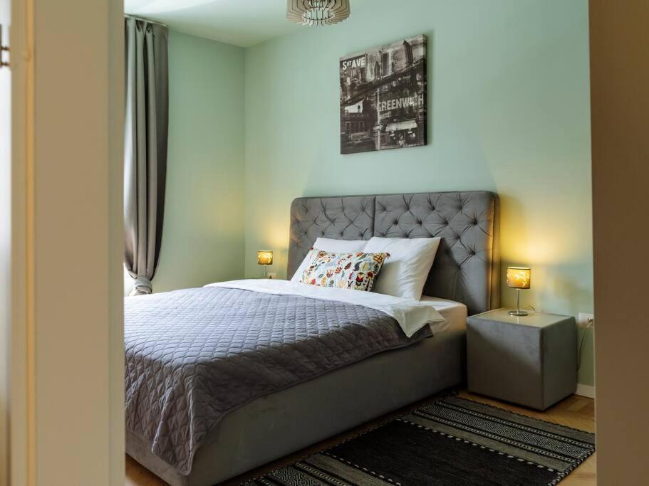 Great Views In Piata Romana Apartament