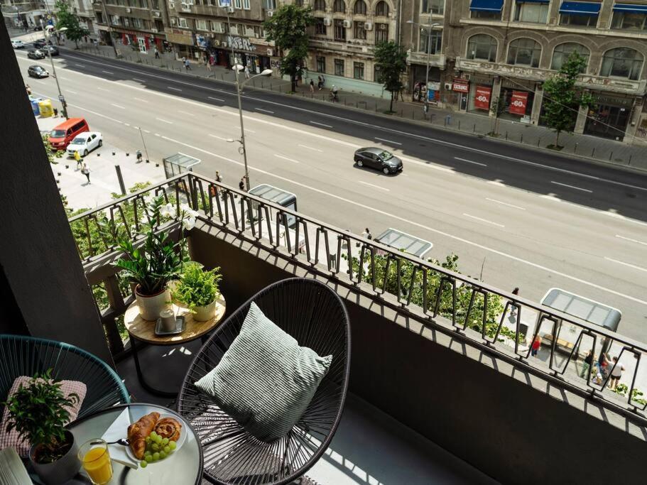 Great Views In Piata Romana Apartament