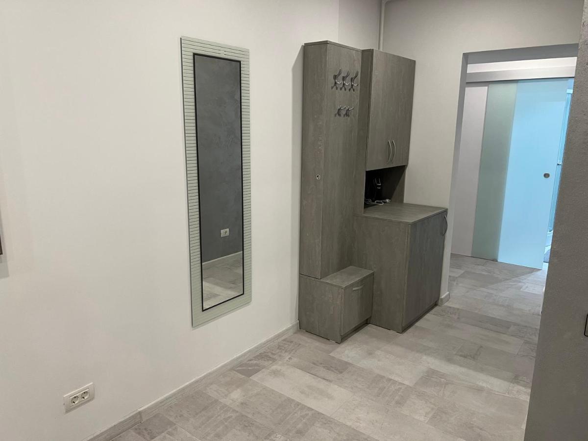 Stunning 2-room Penthouse With Lakeview W11 Apartament *