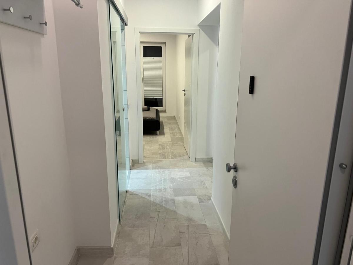 Stunning 2-room Penthouse With Lakeview W11 Apartament *