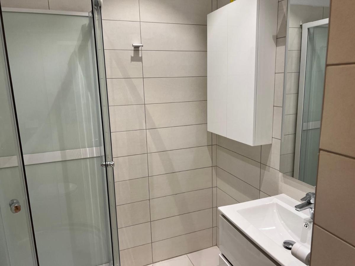 Stunning 2-room Penthouse With Lakeview W11