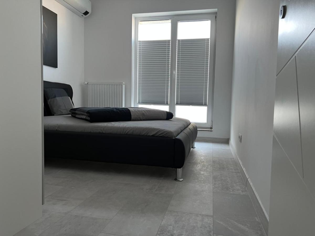 Stunning 2-room Penthouse With Lakeview W11 Apartament
