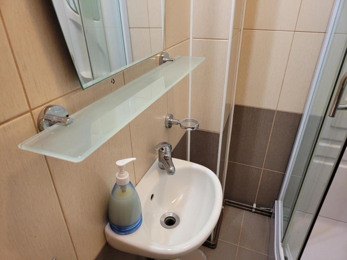Apartment Family Friendly With Kids Room, Quiet And Peaceful Bucharest