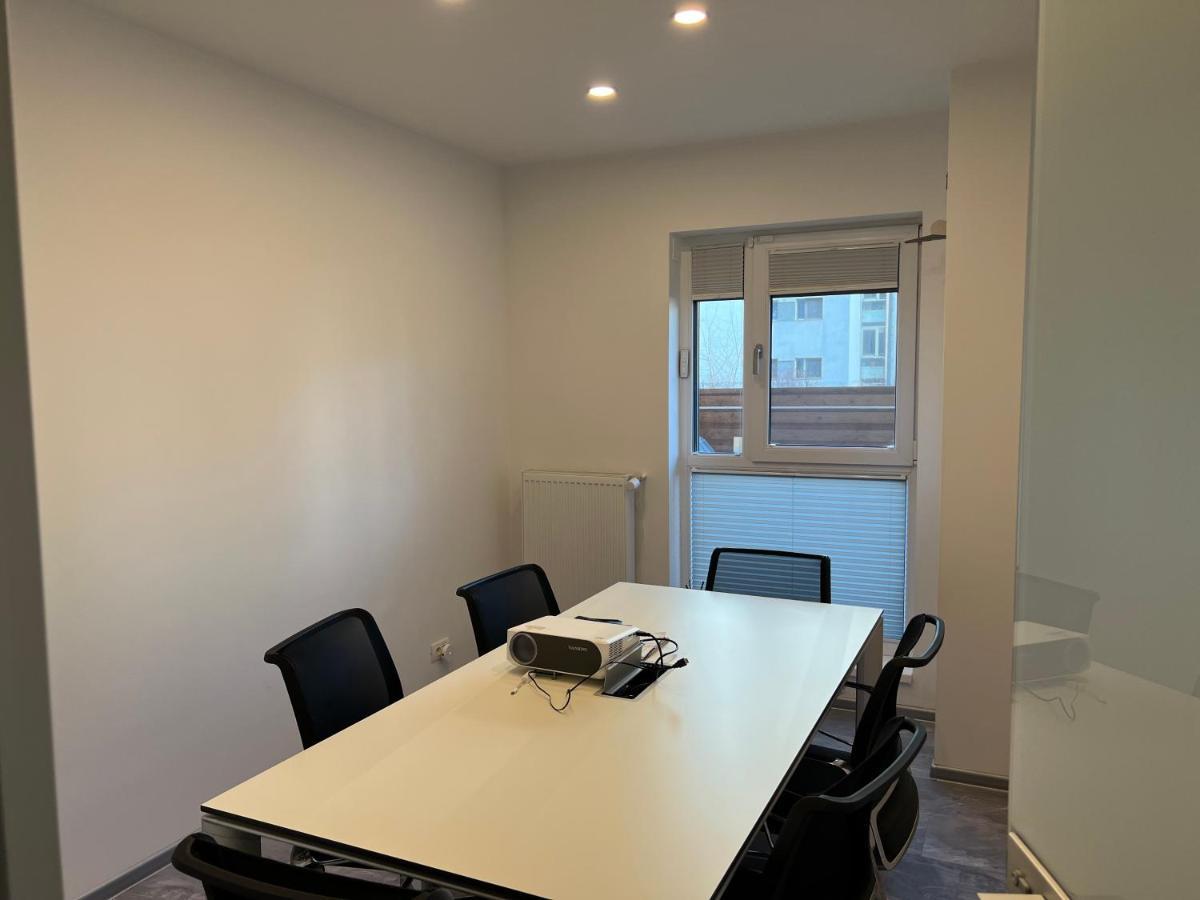 Stunning 2-room Penthouse With Lakeview W11 Apartament *