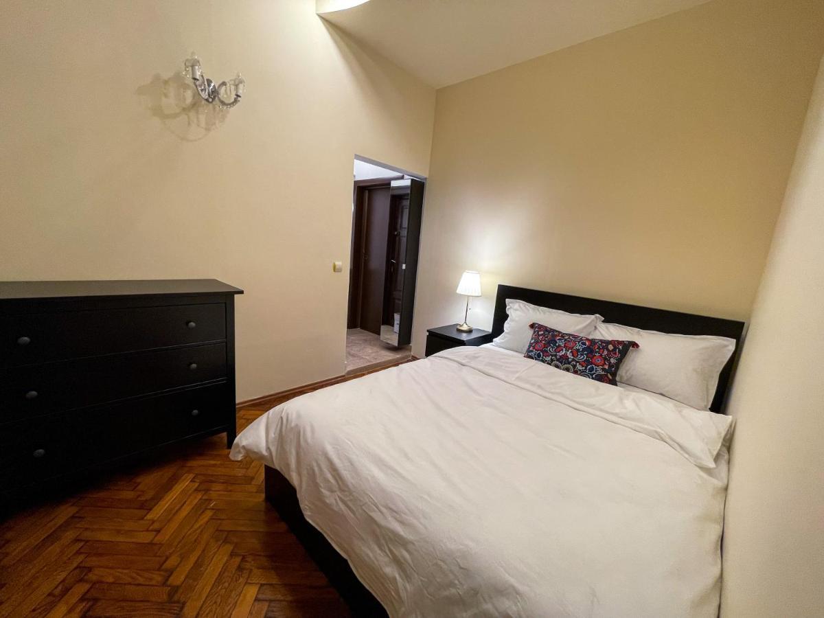 W/ Fire Place - Ground Floor Apartment