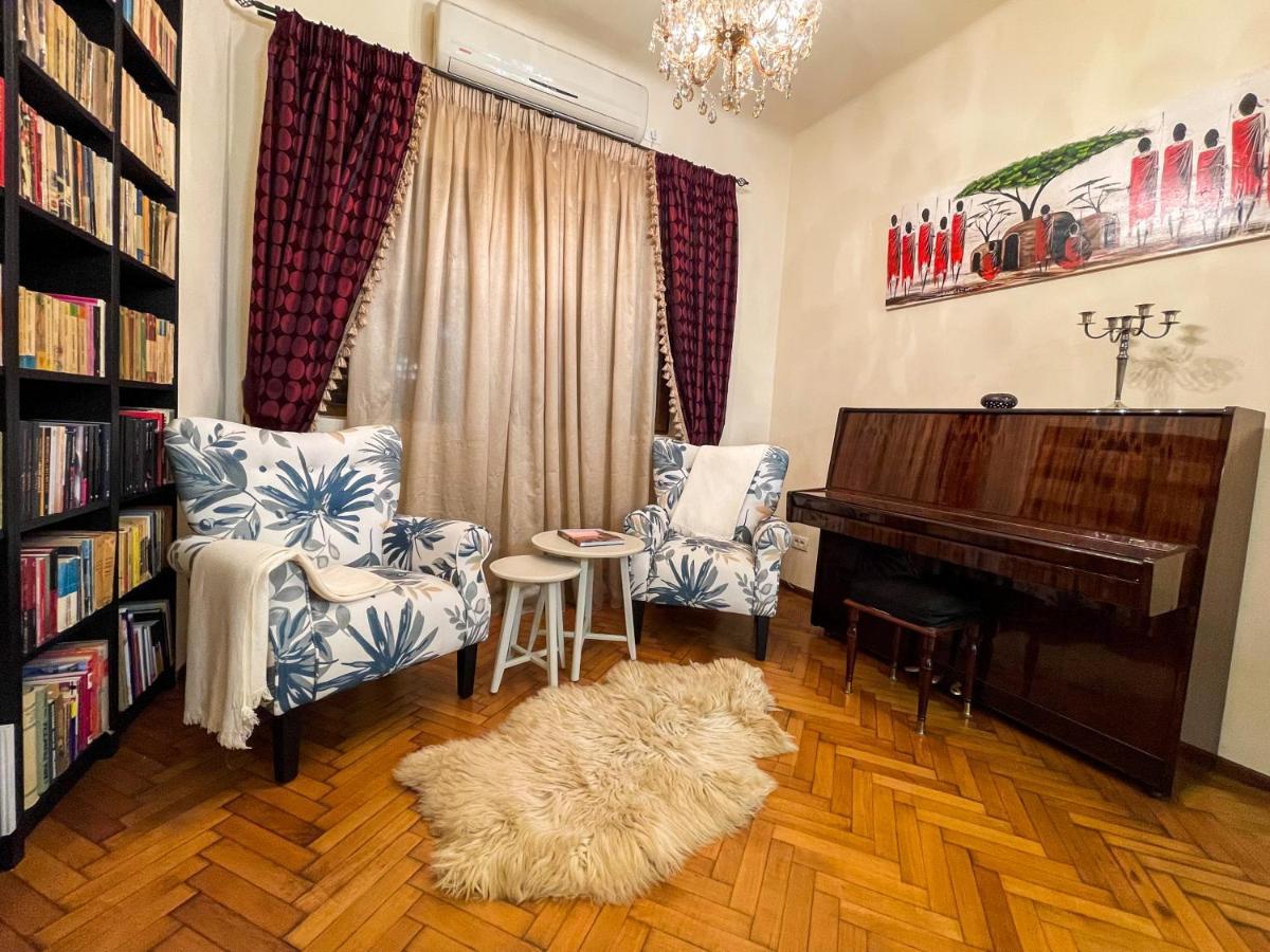 Apartment W/ Fire Place - Ground Floor