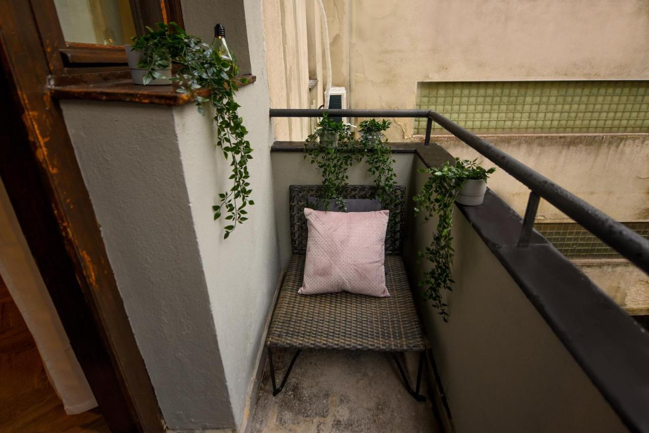 Pretty In Pink. Magheru Apartament *