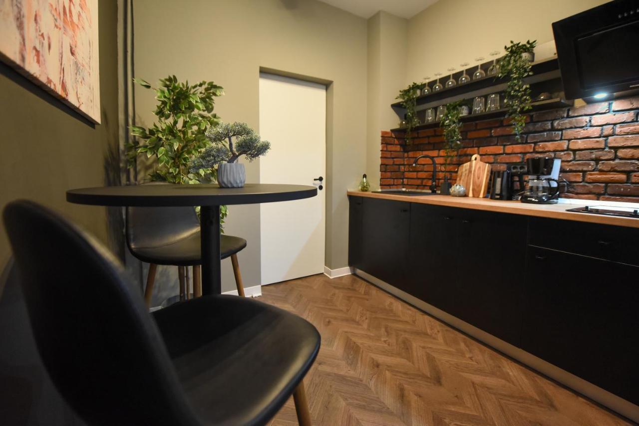 Pretty In Pink. Magheru Apartament Bucureşti