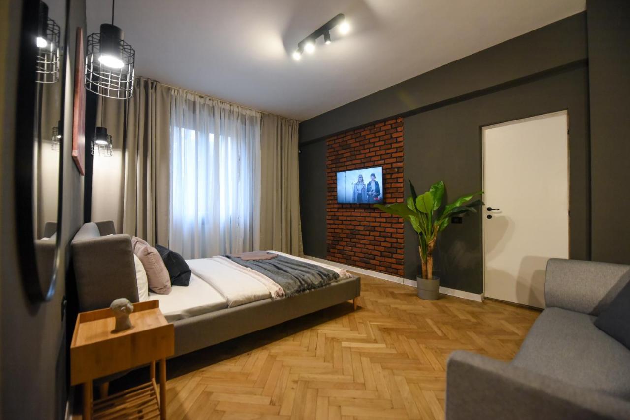 Pretty In Pink. Magheru Apartament