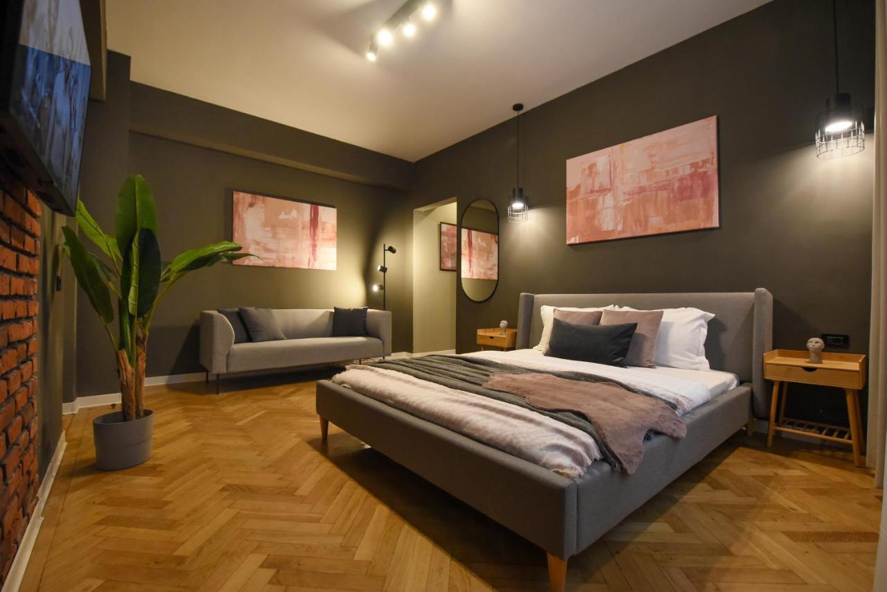 Pretty In Pink. Magheru Apartament