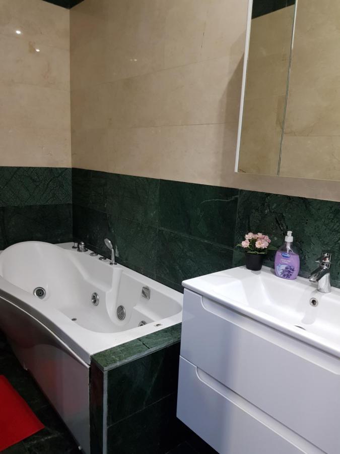 Ground Floor Mega Mall National Arena Monza Apartment *