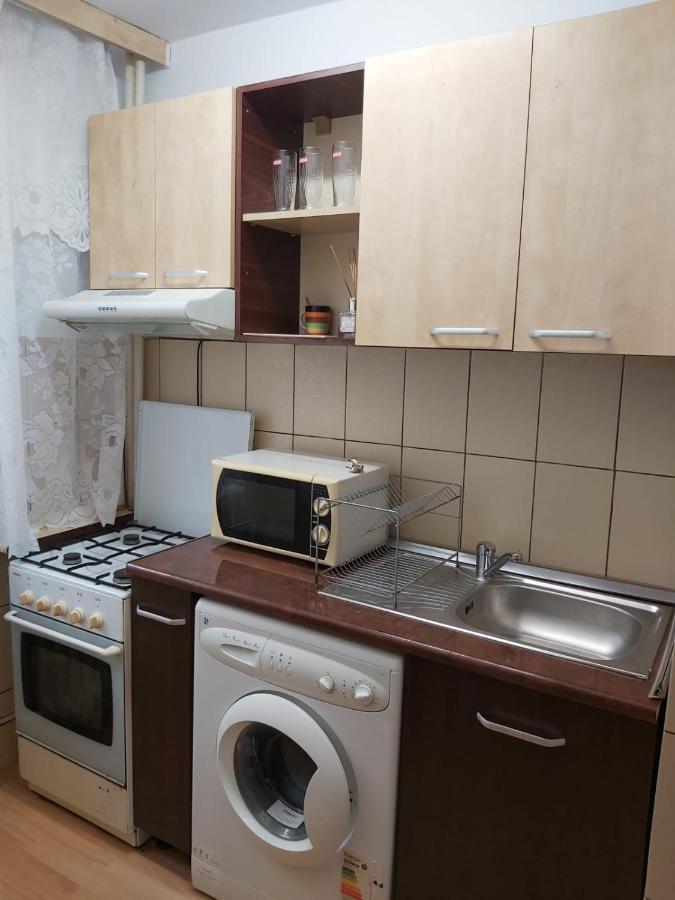 Metroufavoritgarsoniera Apartament