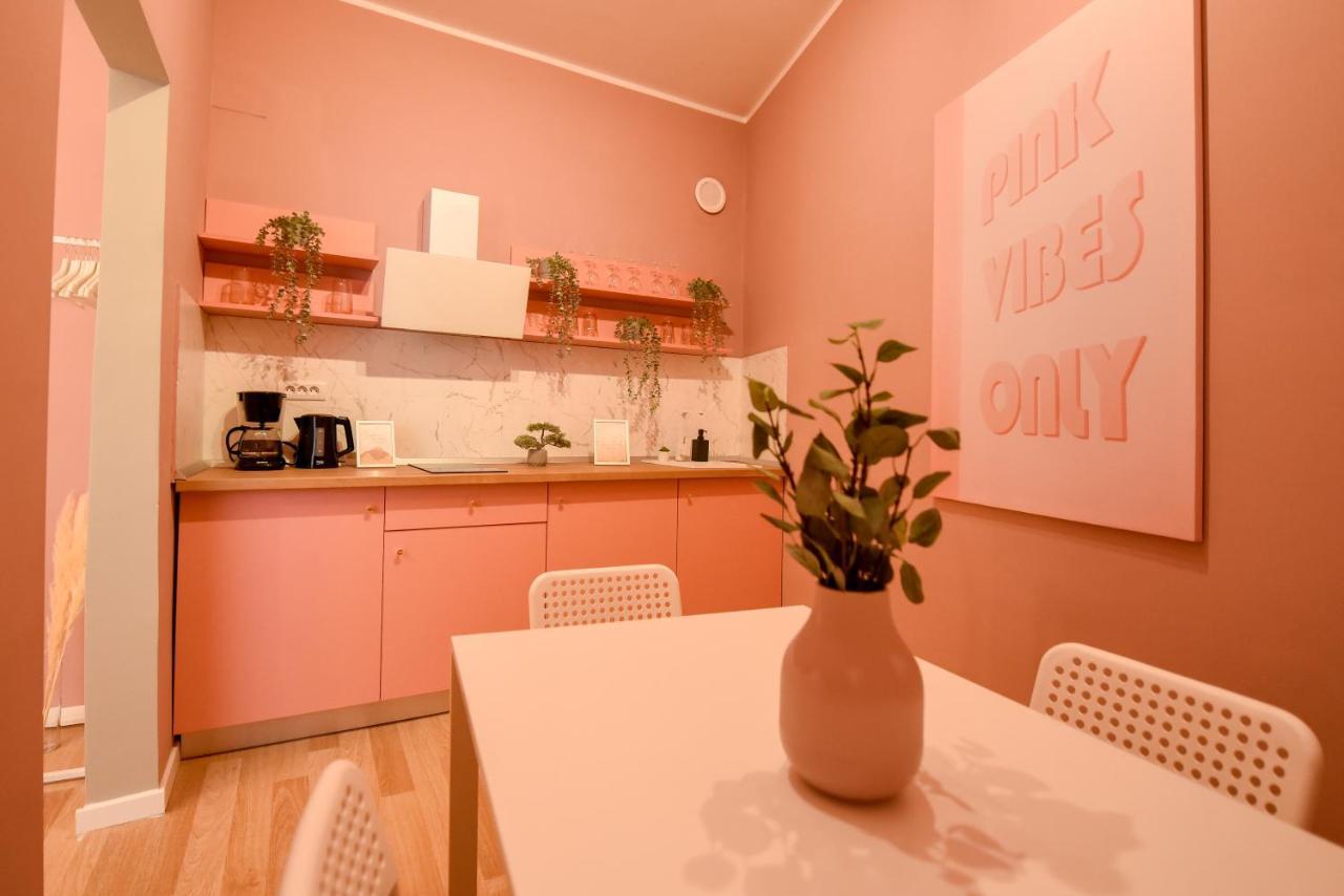 Apartment Magheru Boulevard Cozy - Where Less Is