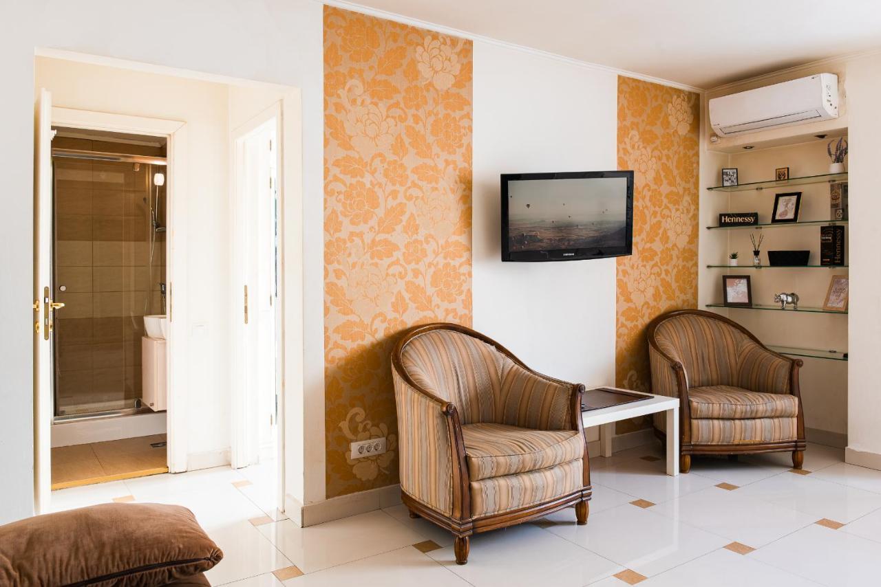 2br With Balcony - Italian Church & View Apartment