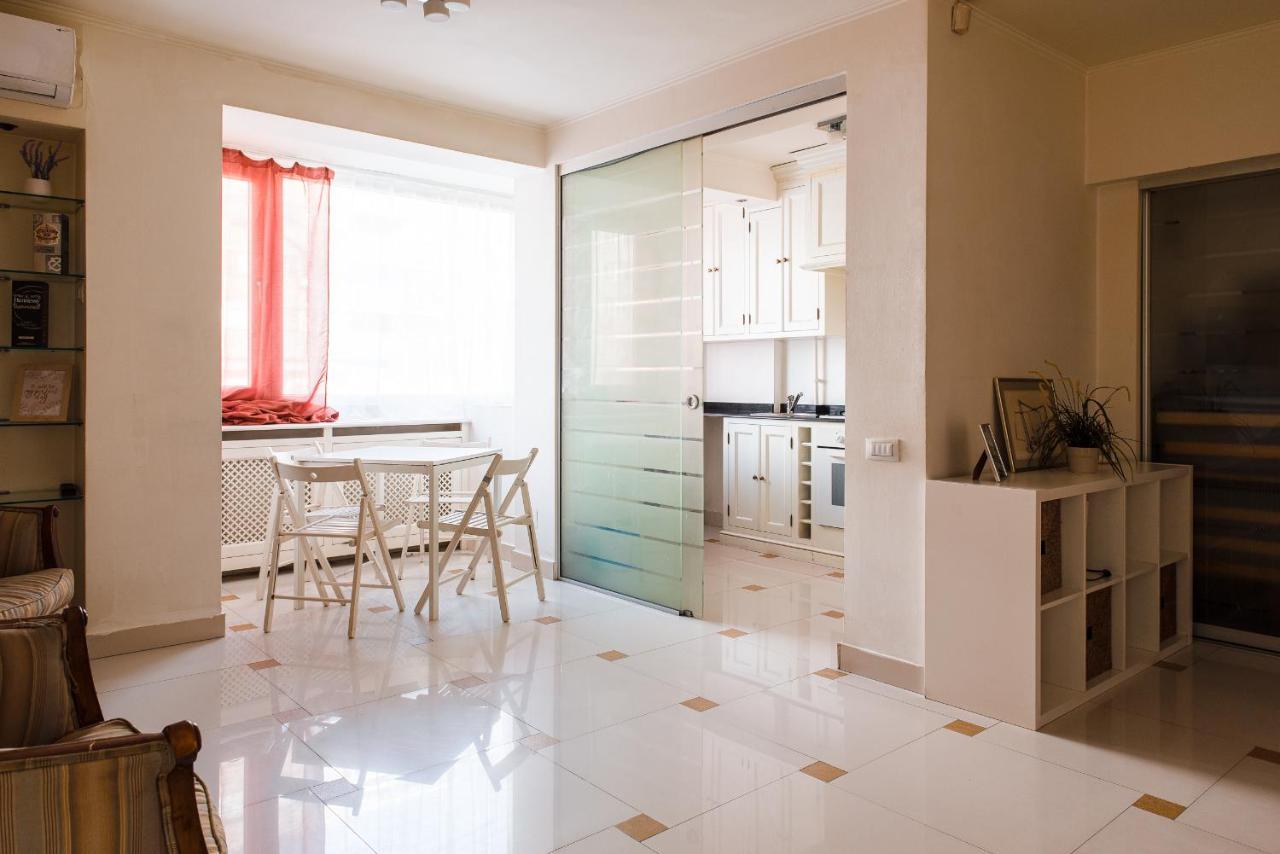 Apartment 2br With Balcony - Italian Church & View