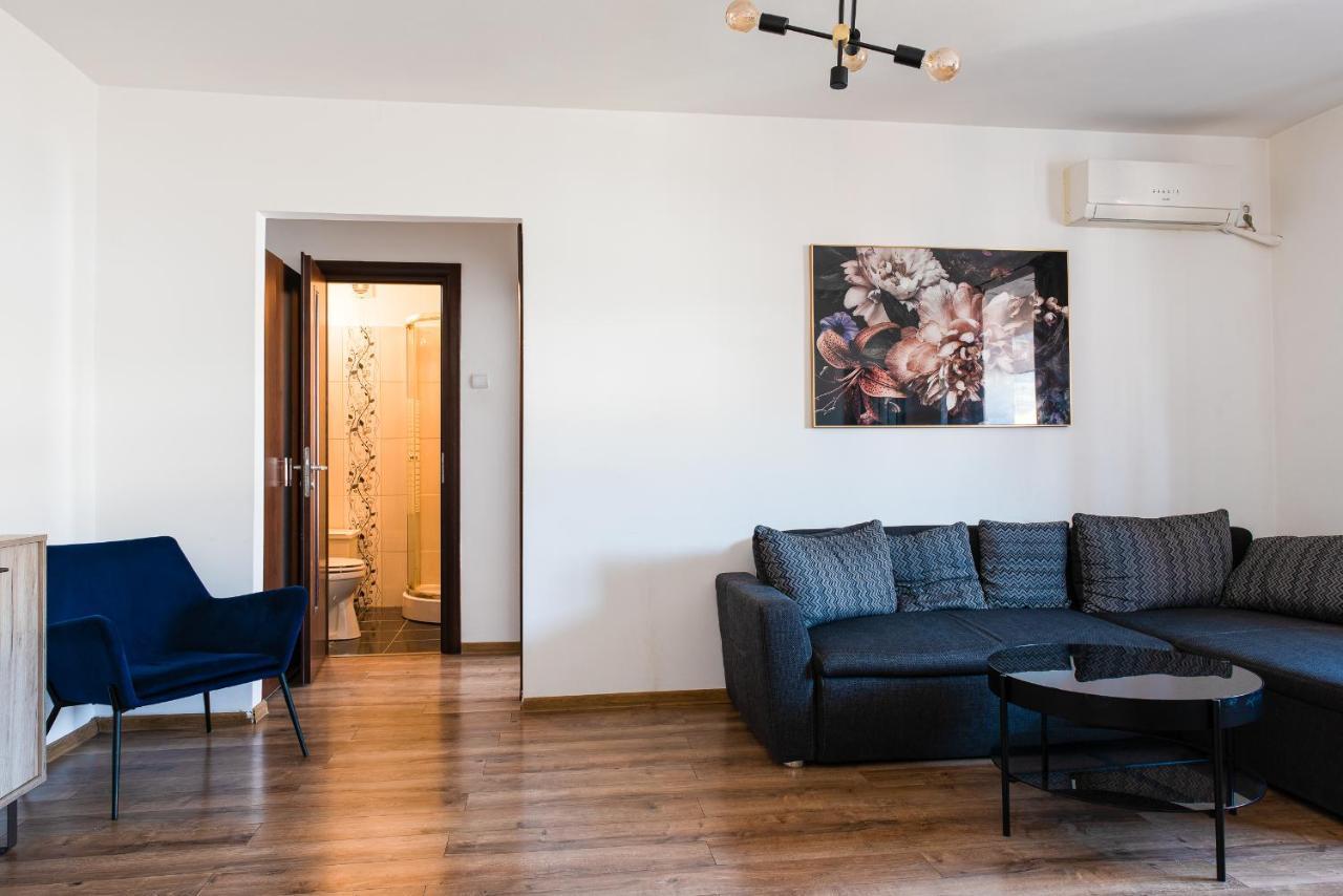 Chic 2-room In The Heart Of With Amazing View Apartment *