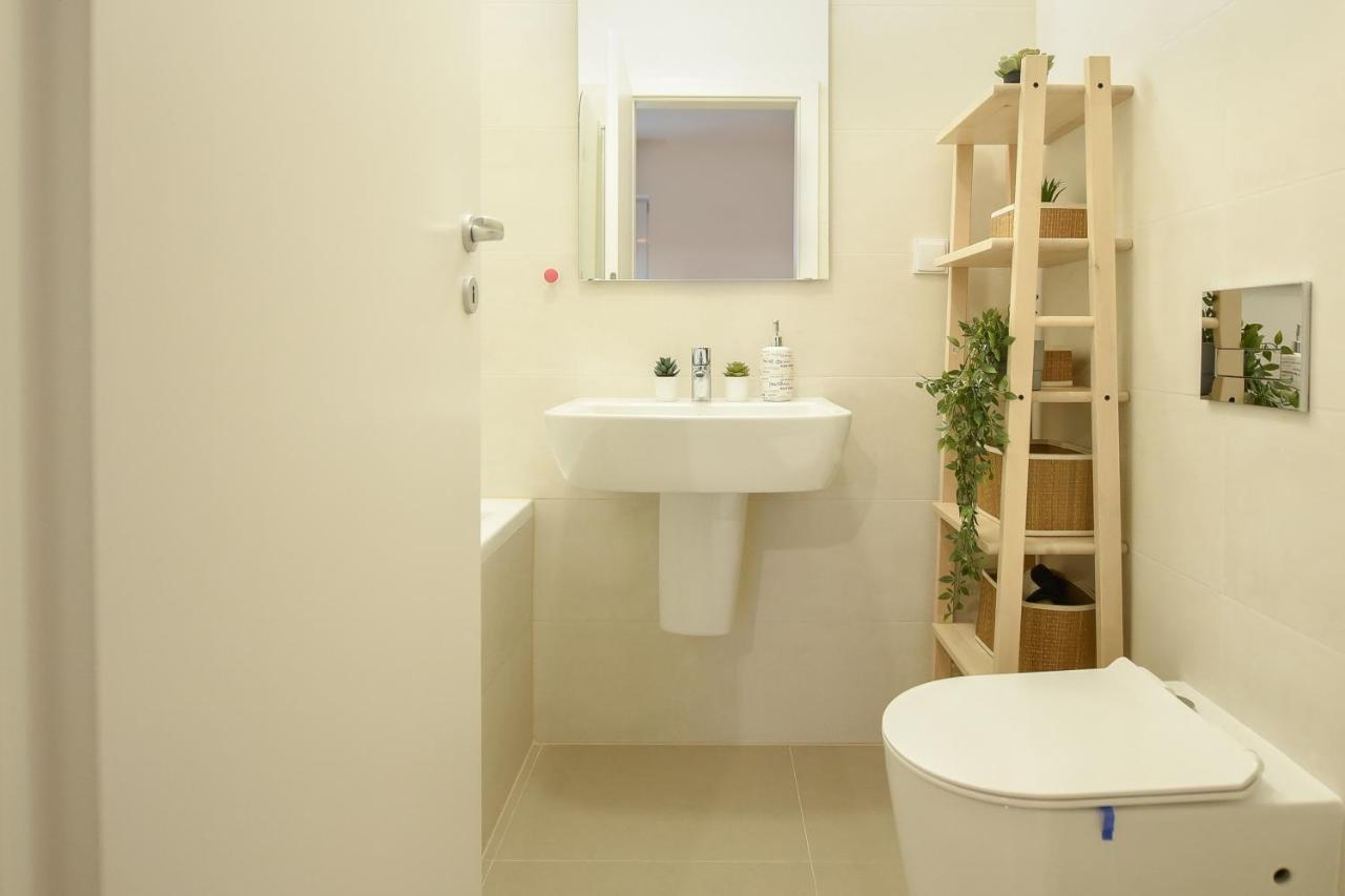 Vacation Feel - 2br With Terrace & Private Parking In Baneasa